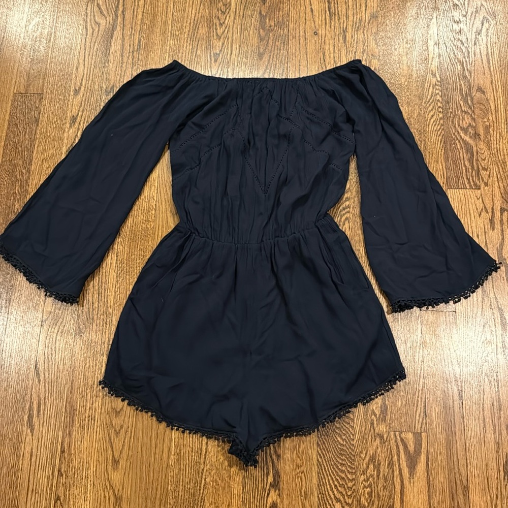 Aqua Off the Shoulder navy blue patterned  Romper size xsmall